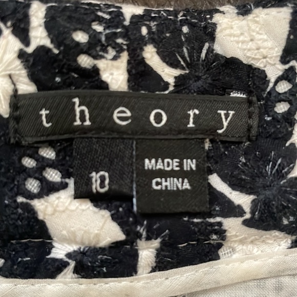Theory fully lined shorts - Picture 4 of 4